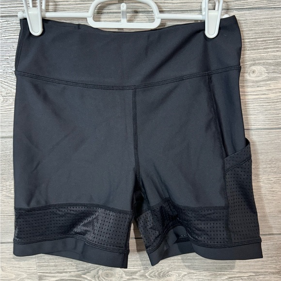 Amari Mesh Detail 4” Bike Short, Size Small, Black, Side/Hidden Waistband Pocket - Picture 3 of 11